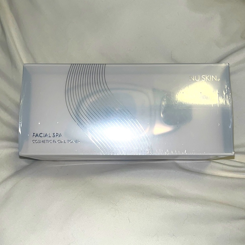NuSkin facial spa cosmetic facial toner